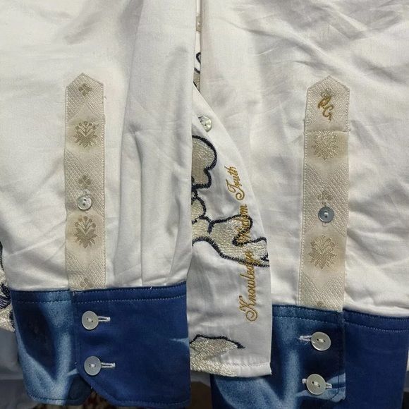 Robert Graham - Picture 10 of 10